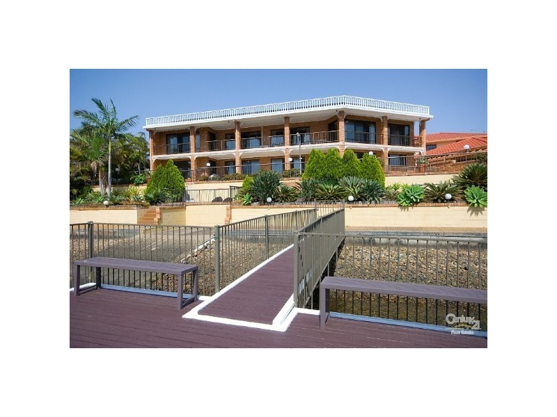 12 Lowanna Ct, Mermaid Waters QLD 4218