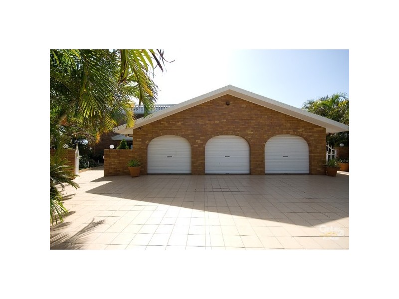 12 Lowanna Ct, Mermaid Waters QLD 4218