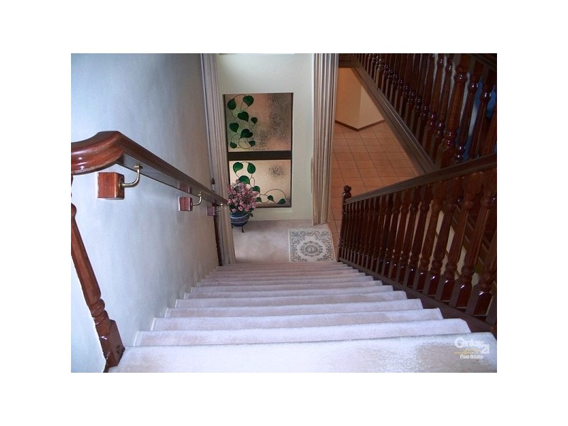 12 Lowanna Ct, Mermaid Waters QLD 4218