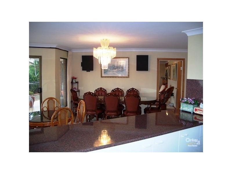 12 Lowanna Ct, Mermaid Waters QLD 4218