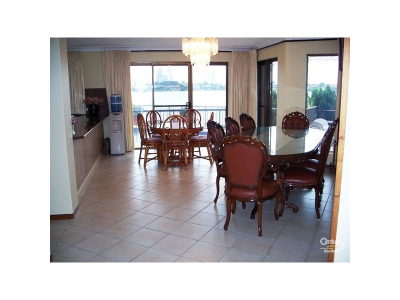 12 Lowanna Ct, Mermaid Waters QLD 4218