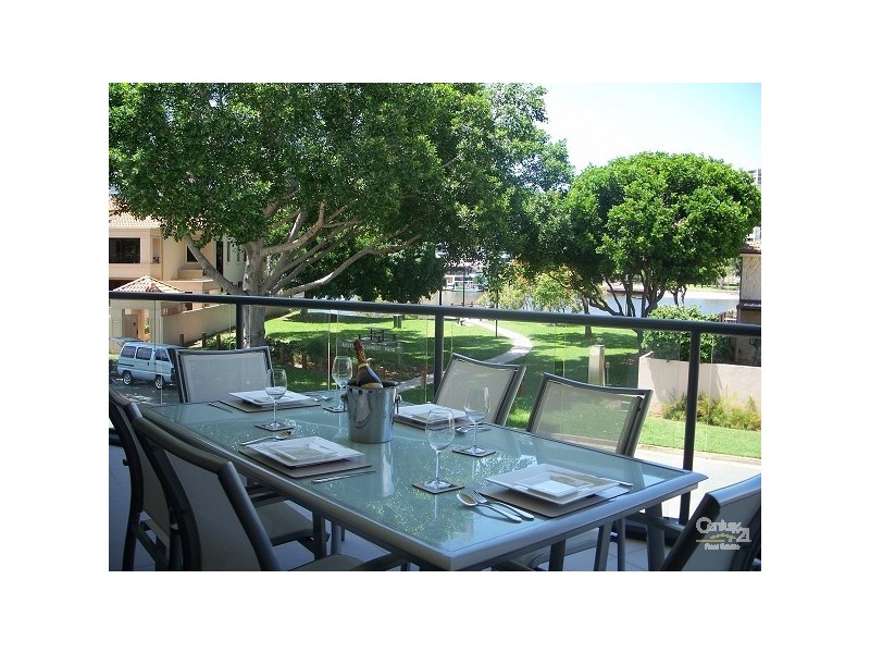 . Surfers Paradise, Chevron Island QLD 4217