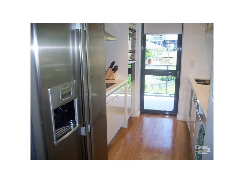 . Surfers Paradise, Chevron Island QLD 4217