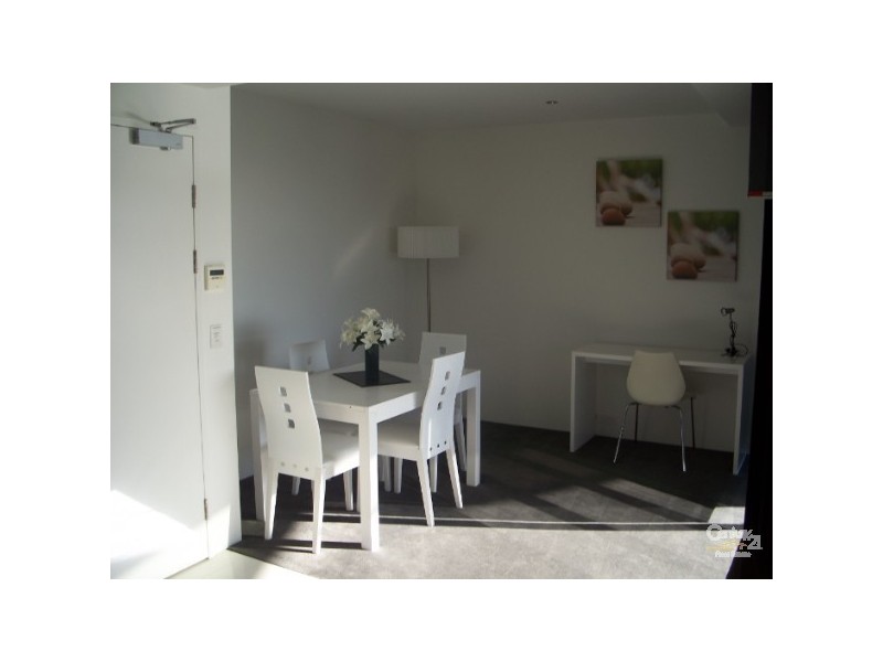 9 Ferny Avenue, Surfers Paradise QLD 4217