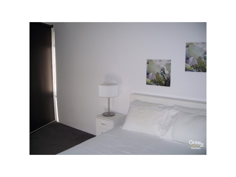 9 Ferny Avenue, Surfers Paradise QLD 4217