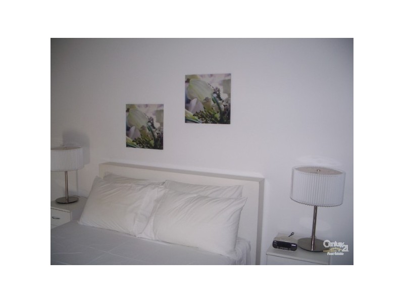 9 Ferny Avenue, Surfers Paradise QLD 4217