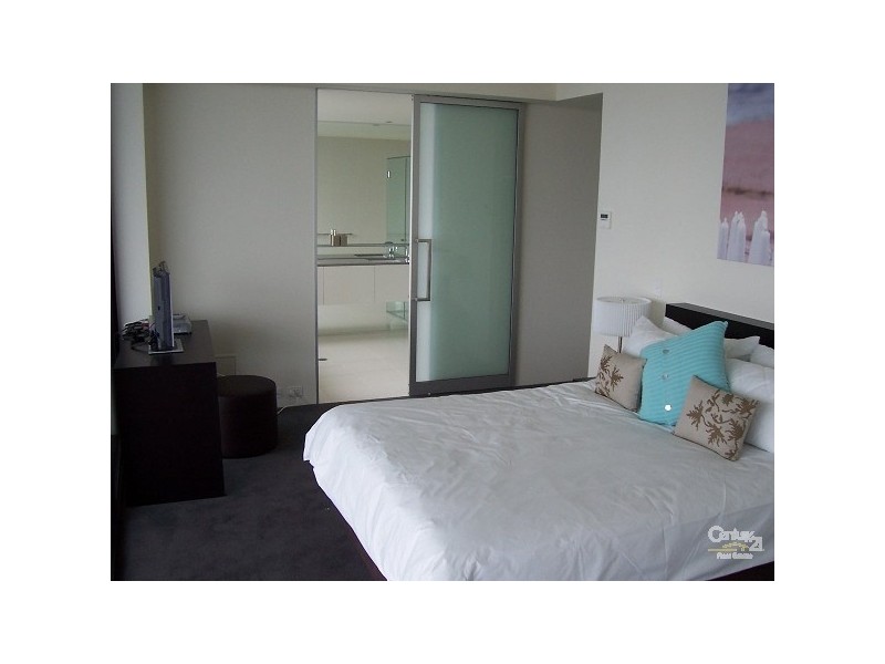 9 Ferny Avenue, Surfers Paradise QLD 4217