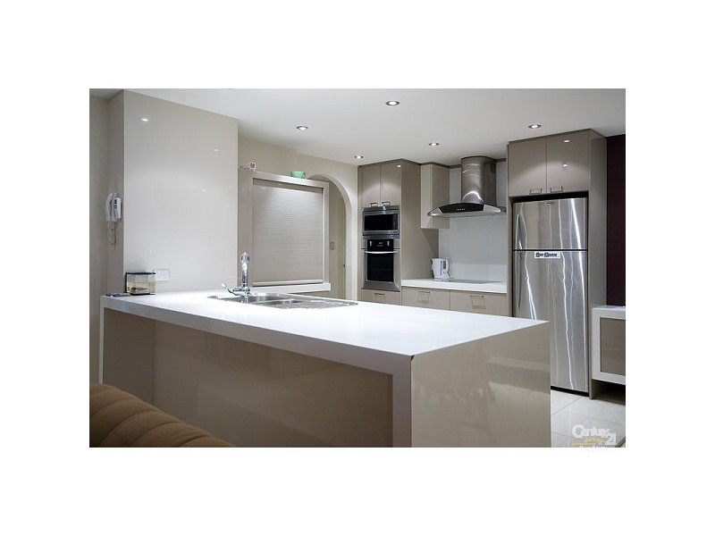 33 Thornton St, Surfers Paradise QLD 4217