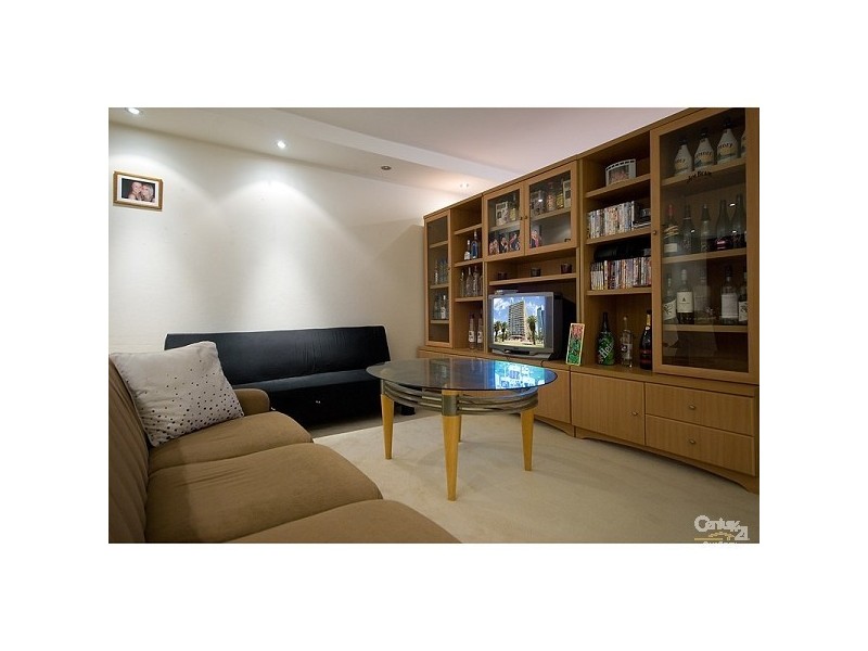 33 Thornton St, Surfers Paradise QLD 4217