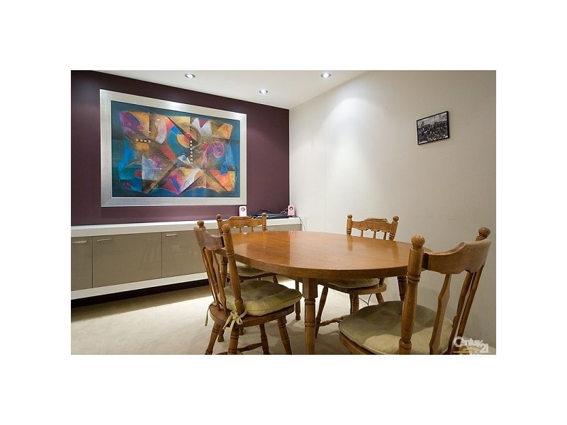 33 Thornton St, Surfers Paradise QLD 4217