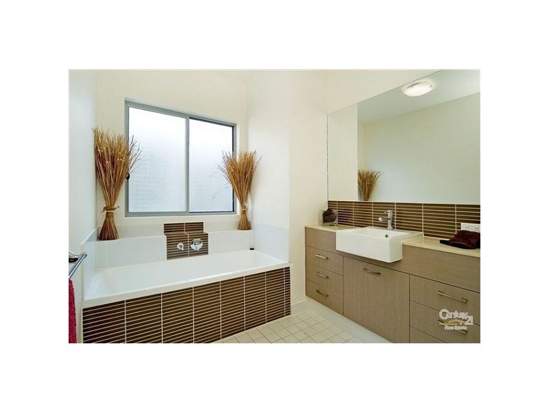 66 Sickle Avenue, Hope Island QLD 4212