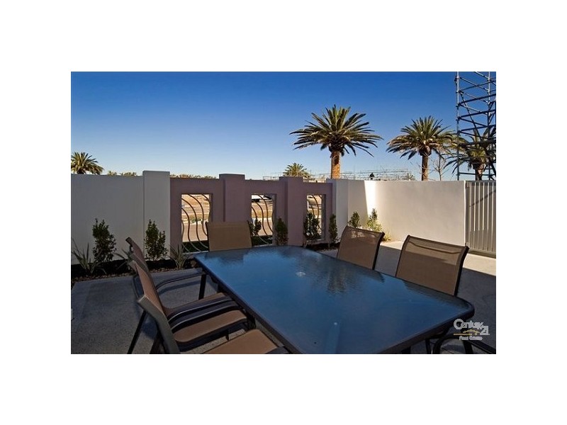 66 Sickle Avenue, Hope Island QLD 4212