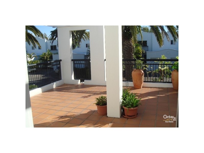 100 Cotlew Street East Adelphi Springs Aegean, Southport QLD 4215