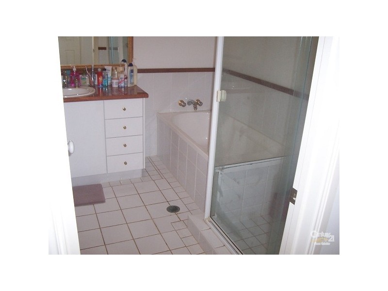 100 Cotlew Street East Adelphi Springs Aegean, Southport QLD 4215