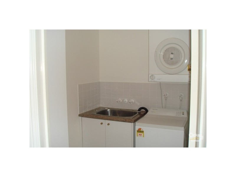 100 Cotlew Street East Adelphi Springs Aegean, Southport QLD 4215