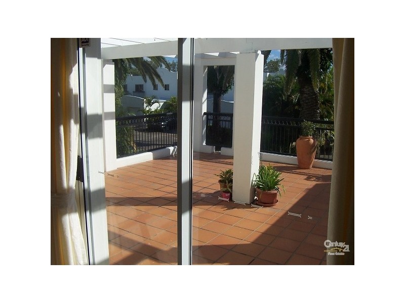 100 Cotlew Street East Adelphi Springs Aegean, Southport QLD 4215