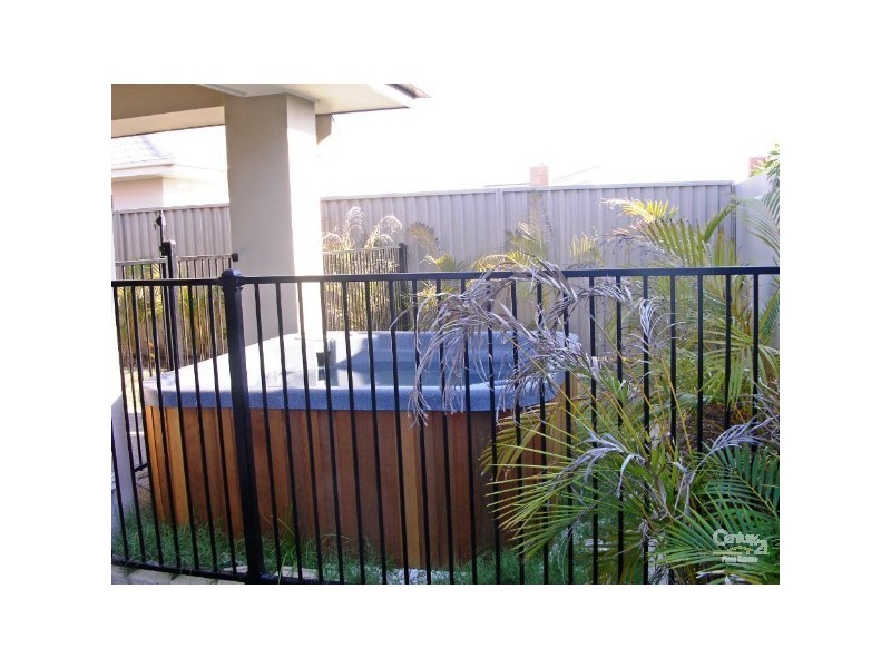 27 RHODIUM CRESCENT, Hope Island QLD 4212