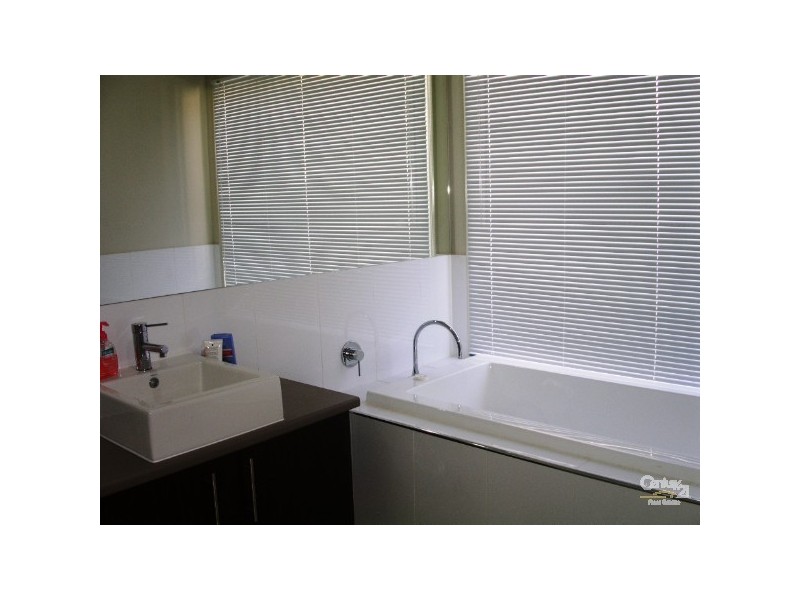 27 RHODIUM CRESCENT, Hope Island QLD 4212