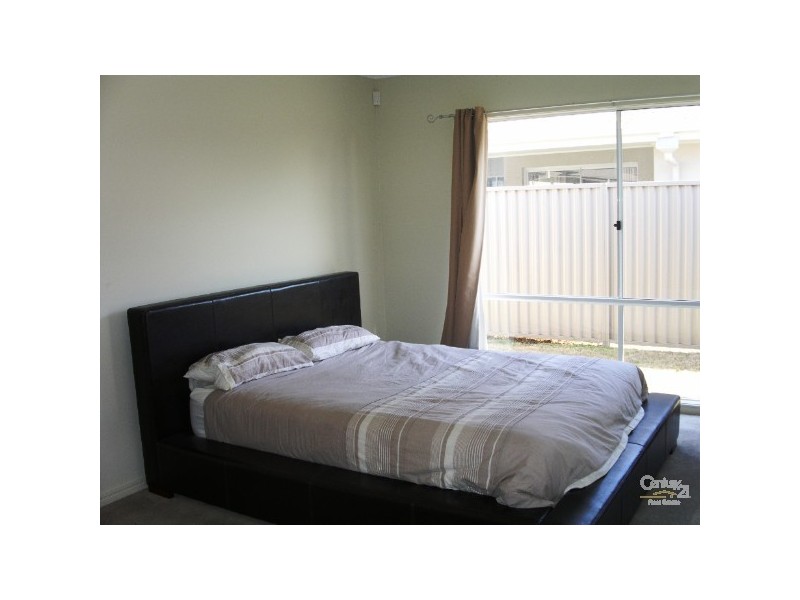 27 RHODIUM CRESCENT, Hope Island QLD 4212