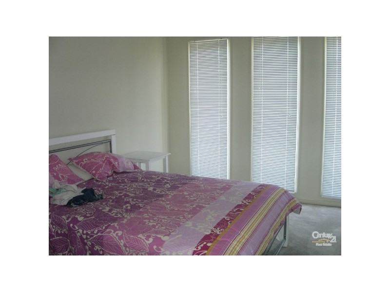 27 RHODIUM CRESCENT, Hope Island QLD 4212