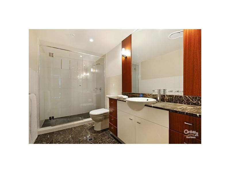 23 Ferny Avenue, Surfers Paradise QLD 4217