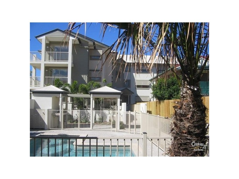 13D Wyndham Avenue, Southport QLD 4215