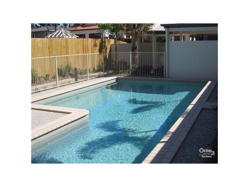 13D Wyndham Avenue, Southport QLD 4215