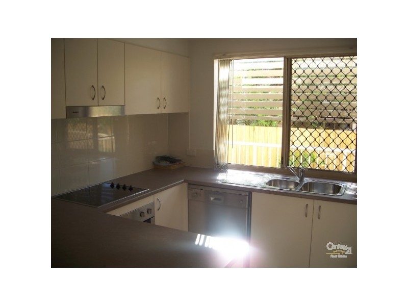 13D Wyndham Avenue, Southport QLD 4215