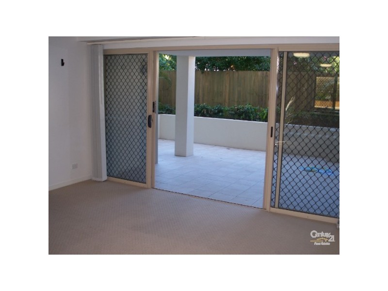 13D Wyndham Avenue, Southport QLD 4215