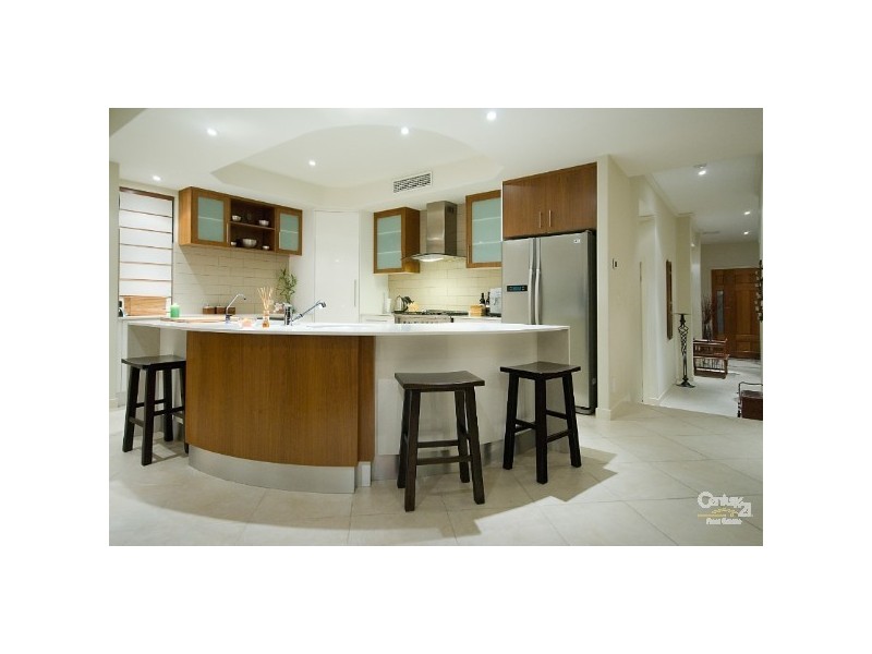 2/45 Winchester Street, Southport QLD 4215