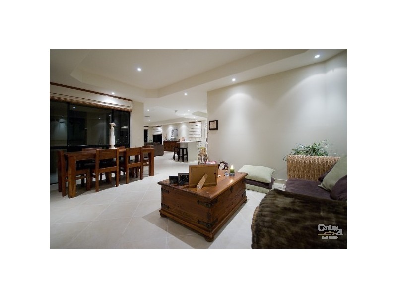 2/45 Winchester Street, Southport QLD 4215