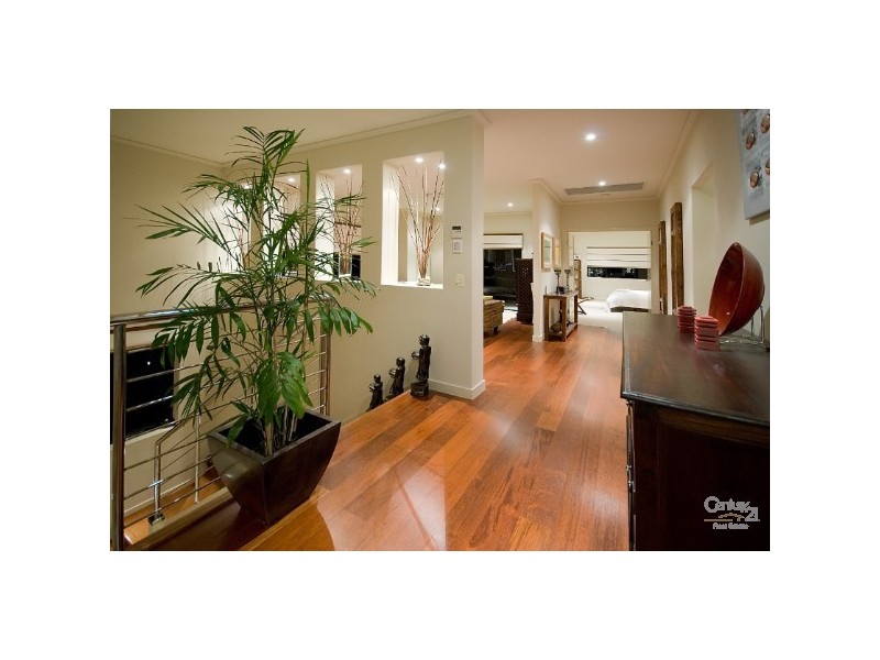 2/45 Winchester Street, Southport QLD 4215