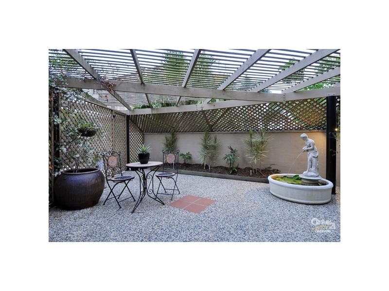 16 Bahia Court, Broadbeach Waters QLD 4218