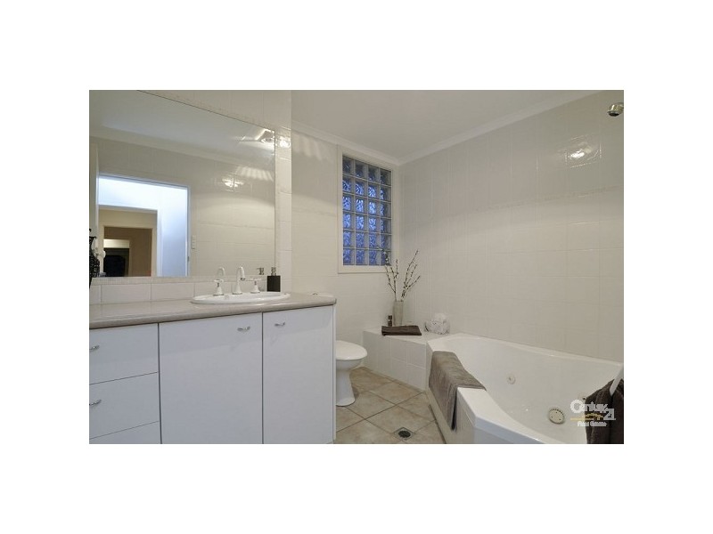 16 Bahia Court, Broadbeach Waters QLD 4218