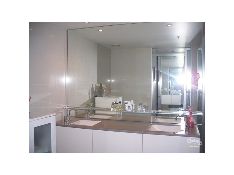 9 Ferny Ave Circle on Cavil, Surfers Paradise QLD 4217