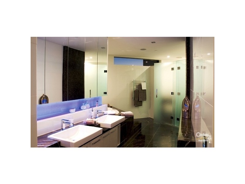 1 Northcliffe Ave, Surfers Paradise QLD 4217