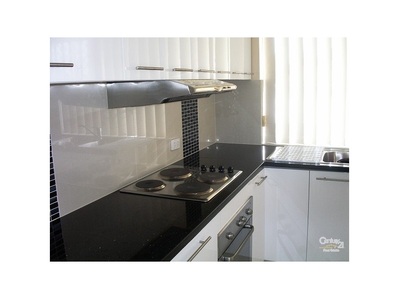 21 OAK AVENUE, Surfers Paradise QLD 4217