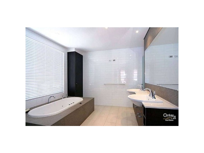 1/19 Paradise Island, Surfers Paradise QLD 4217