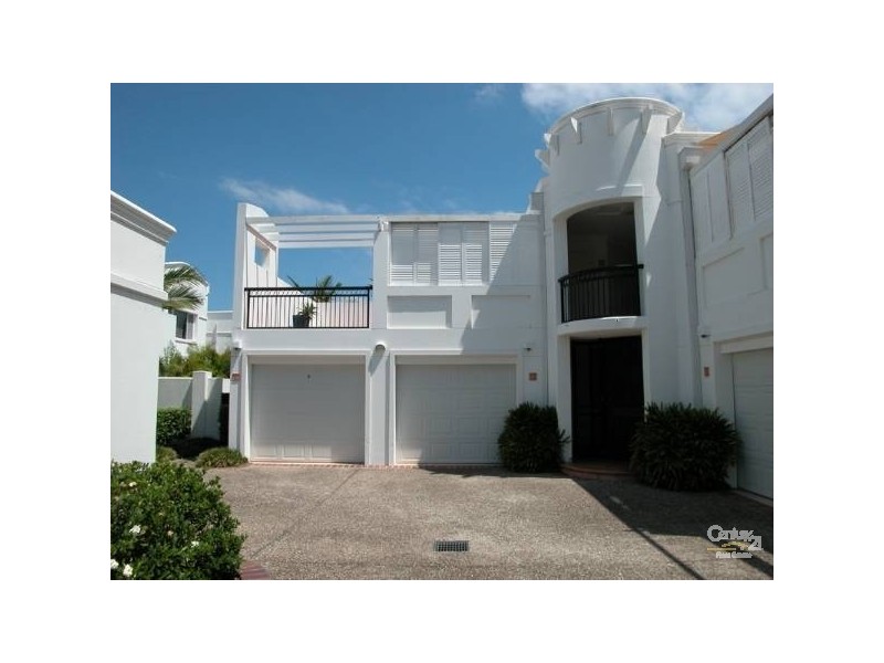 100 Cotlew Street East, Southport QLD 4215