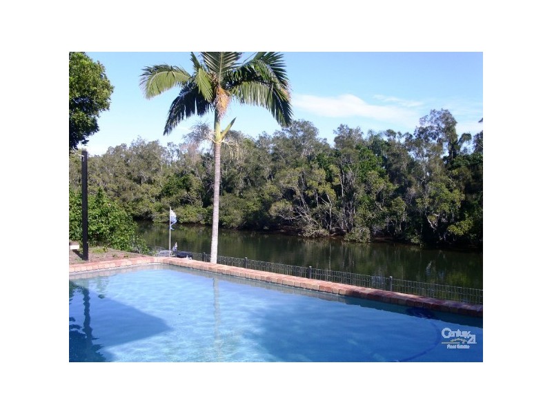17 Monterey Court, Broadbeach Waters QLD 4218