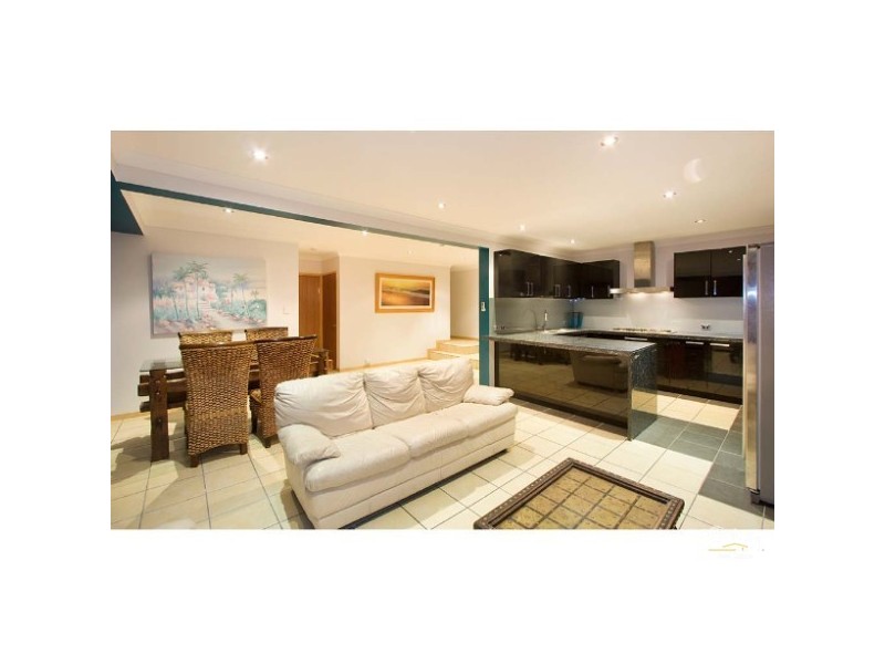 17 Monterey Court, Broadbeach Waters QLD 4218