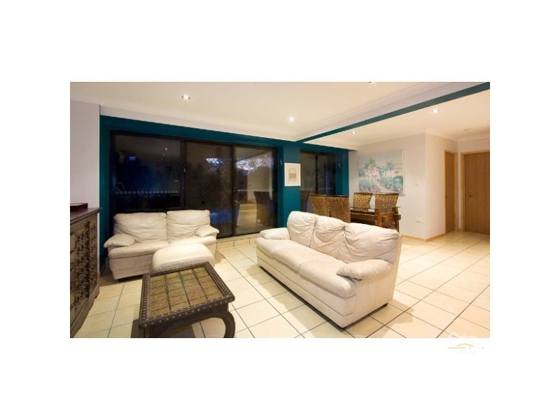 17 Monterey Court, Broadbeach Waters QLD 4218