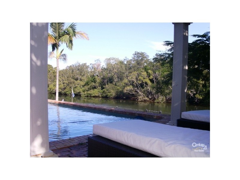 17 Monterey Court, Broadbeach Waters QLD 4218