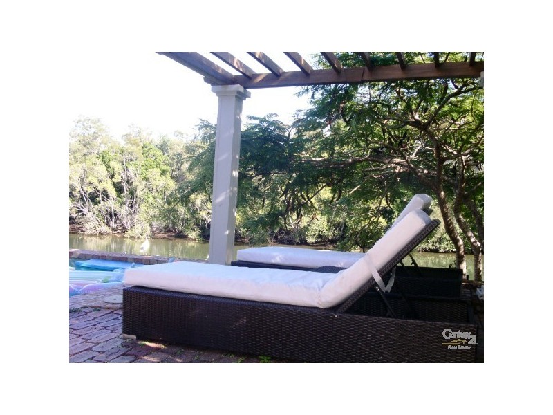 17 Monterey Court, Broadbeach Waters QLD 4218