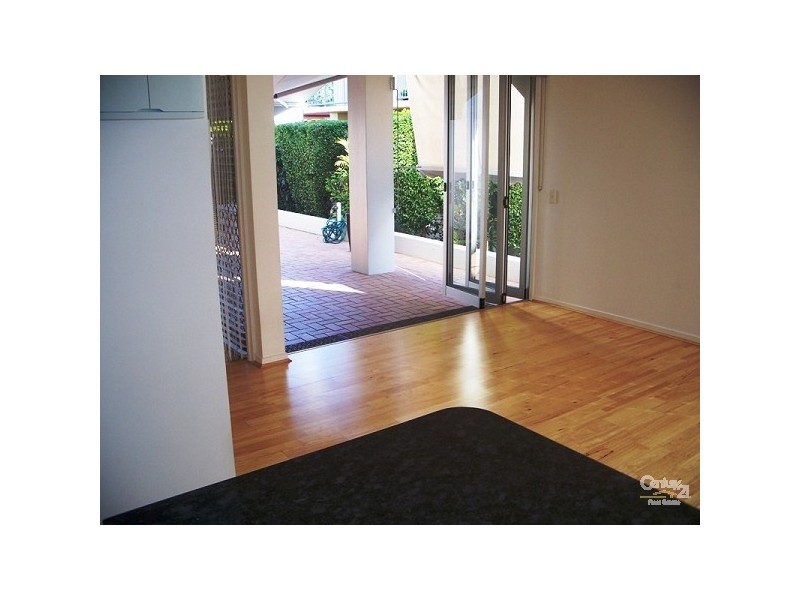 414 Marine Parade, Biggera Waters QLD 4216