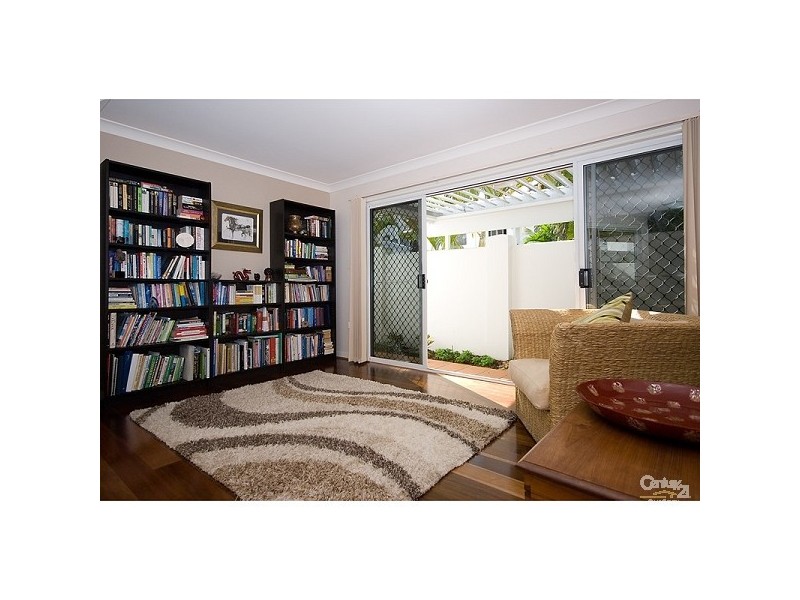 100 Cotlew St  East, Southport QLD 4215