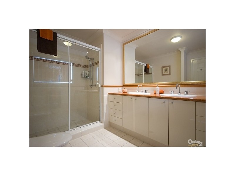 100 Cotlew St  East, Southport QLD 4215