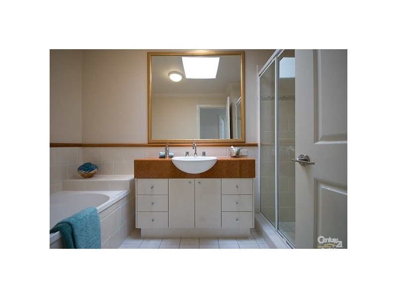 100 Cotlew St  East, Southport QLD 4215