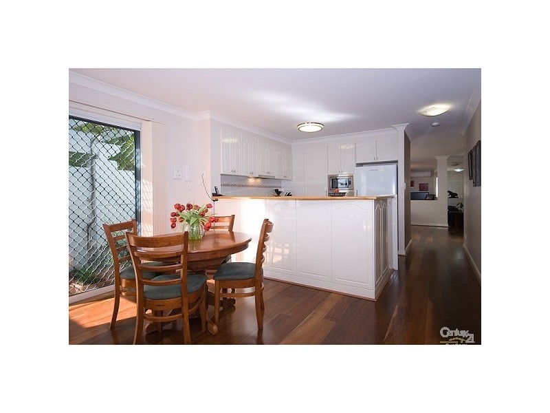 100 Cotlew St  East, Southport QLD 4215