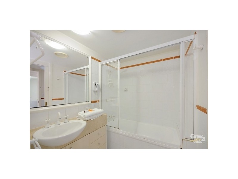 7 Elkhorn Ave, Surfers Paradise QLD 4217